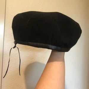 Beret. Black color. No brand.